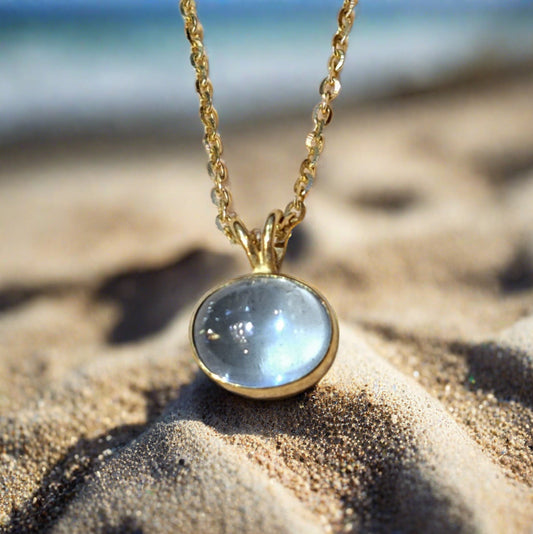 18K gold and sterling silver pendant with blue aquamarine in a shinny 14K gold chain