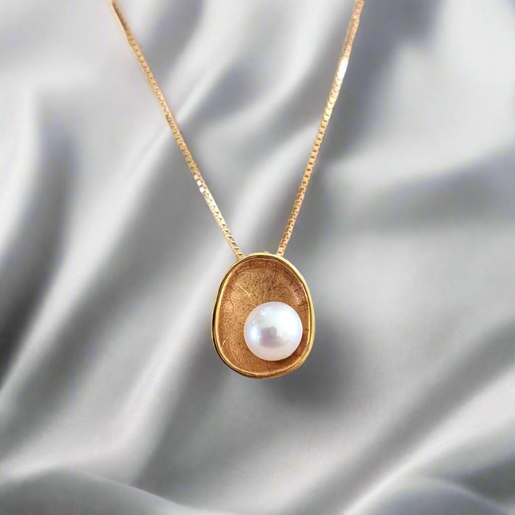 14K Gold necklace with a round pearl