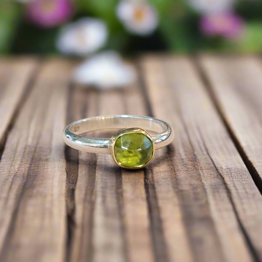 Peridot sterling silver ring with 18Κ Gold - Katerina Roukouna