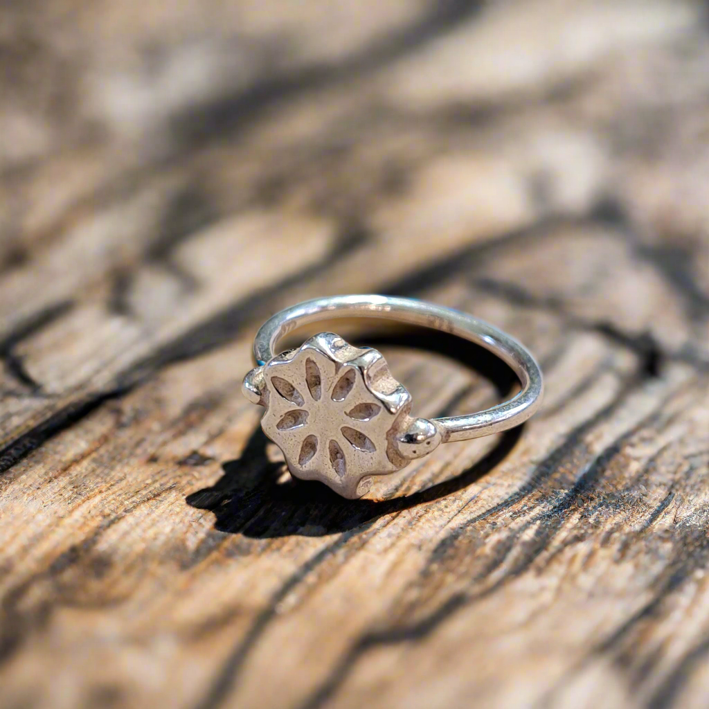 Flower sterling silver ring - Katerina Roukouna
