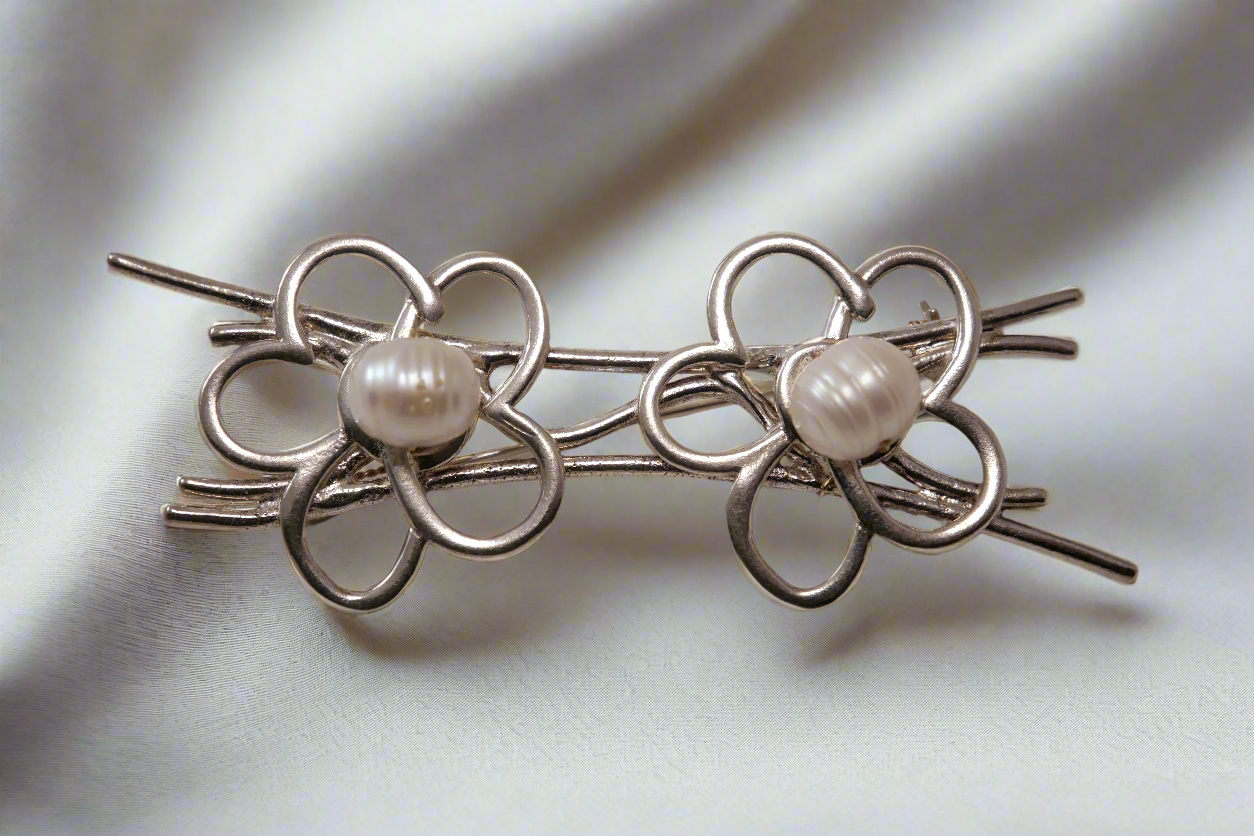 Sterling silver brooch with two Flowers with Pearls
