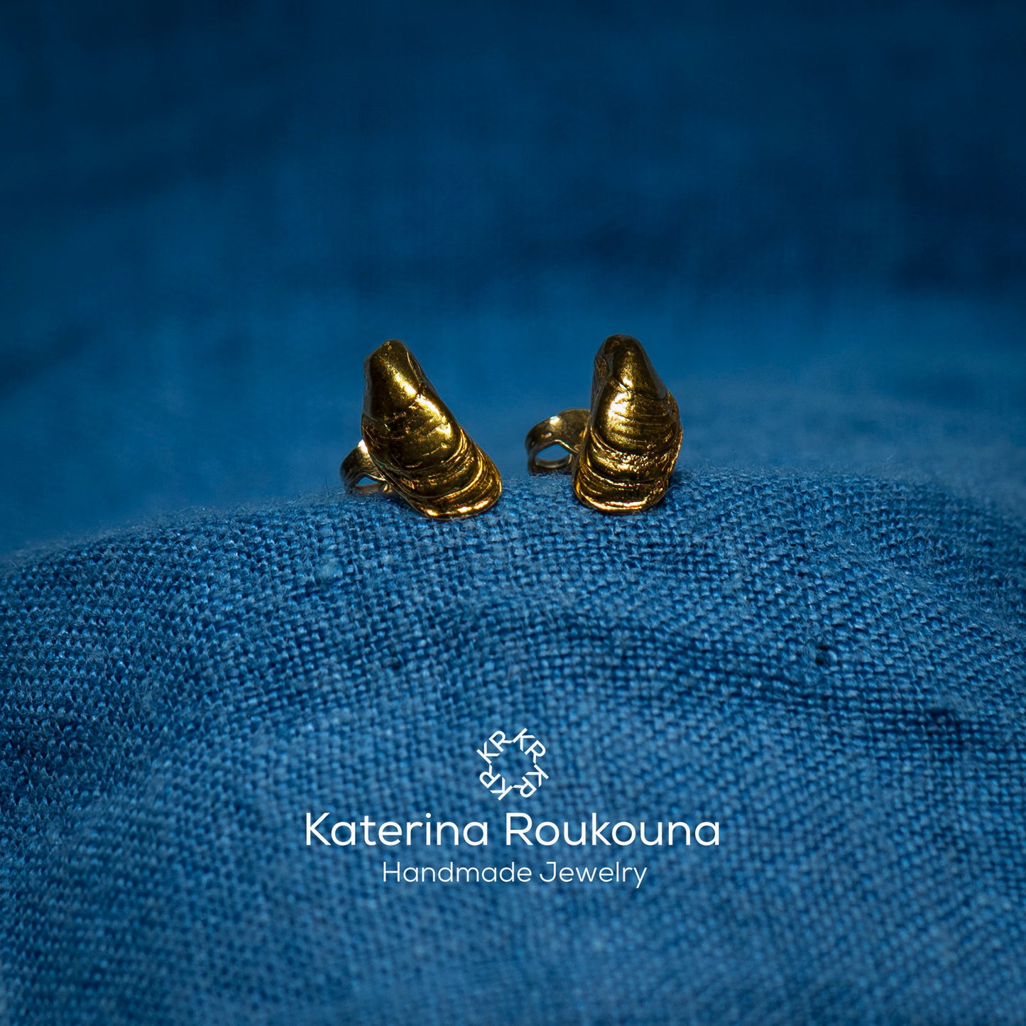 Tiny Mussels Stud Earrings - Katerina Roukouna