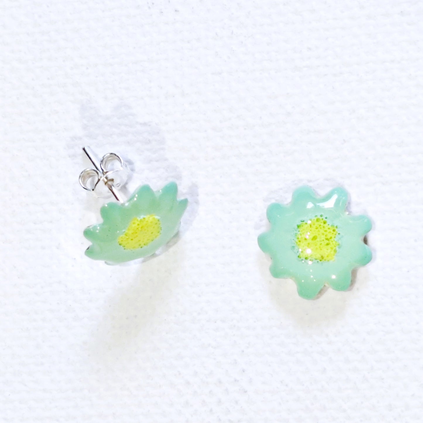 Green flower sterling silver stud earrings
