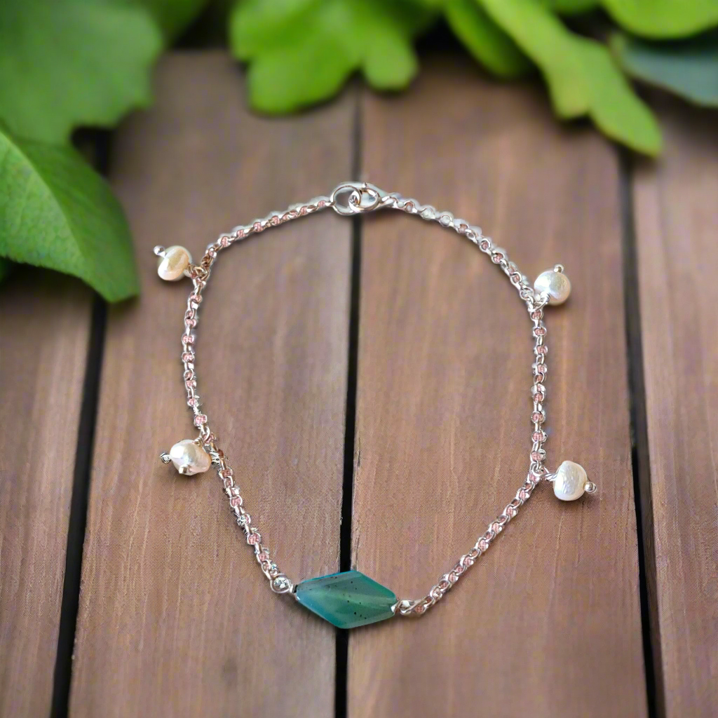 Handmade sterling silver bracelet with pearls and a green agate - Katerina Roukouna