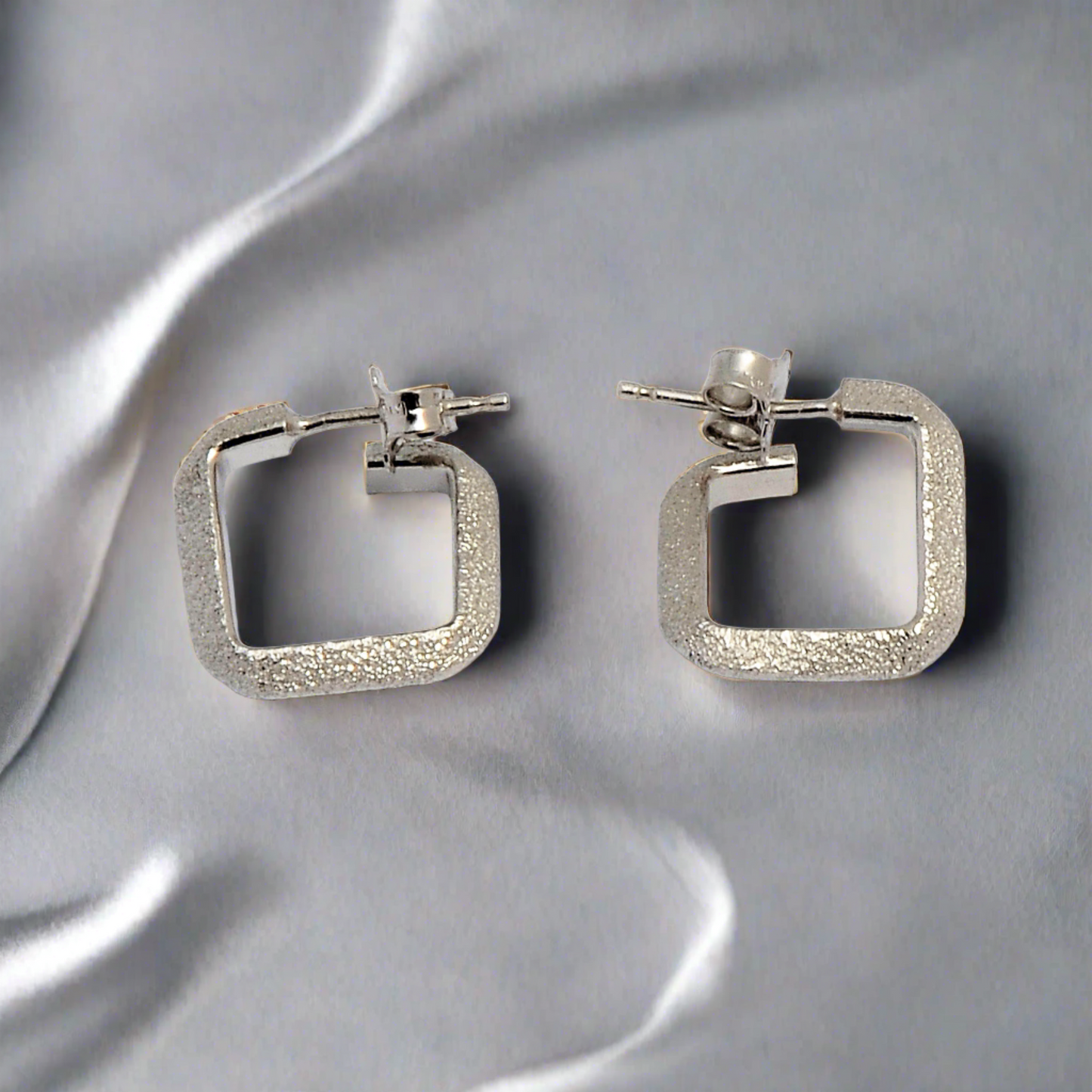Square sterling silver hoops (II)