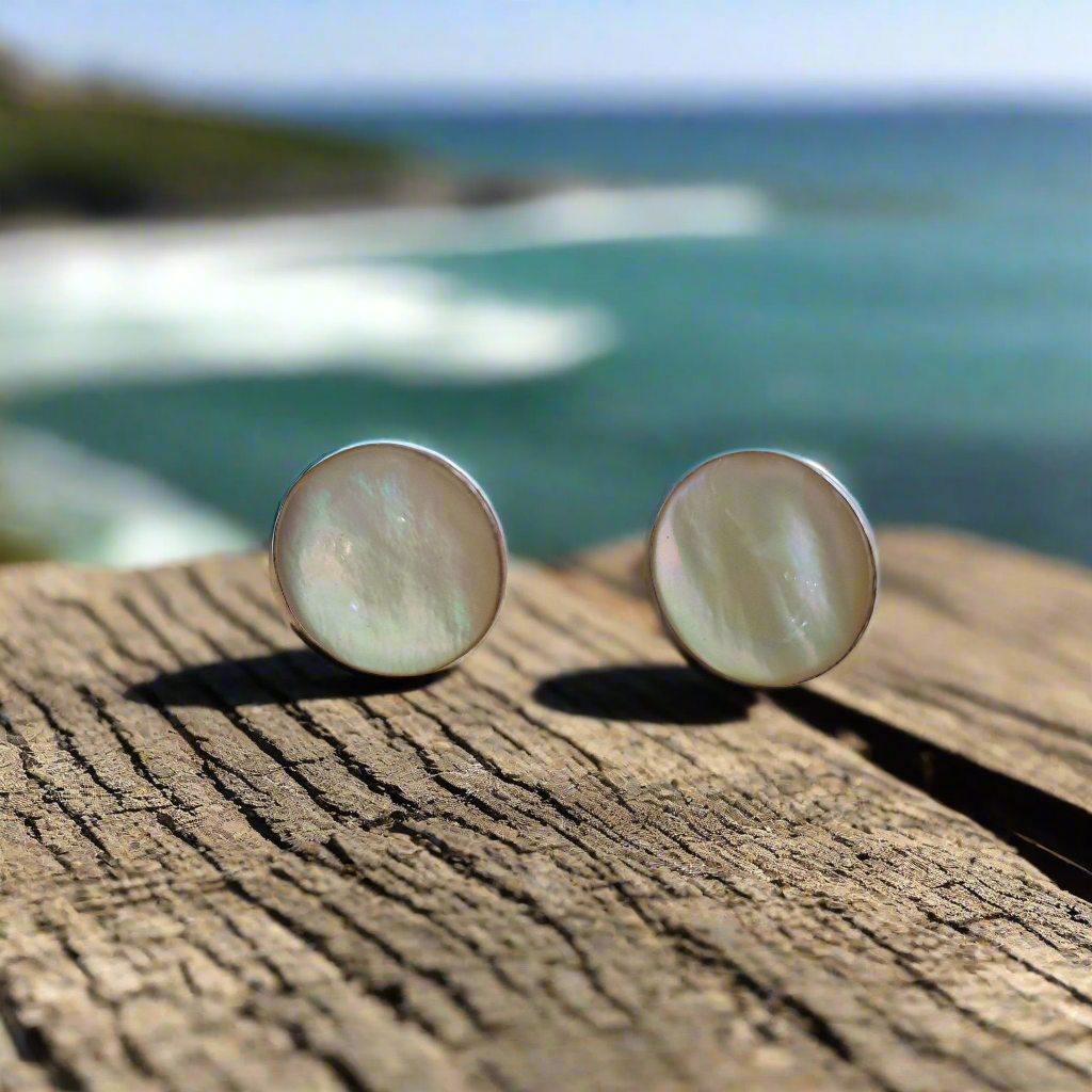 Round sterling silver earrings with mother of pearl (II) - Katerina Roukouna