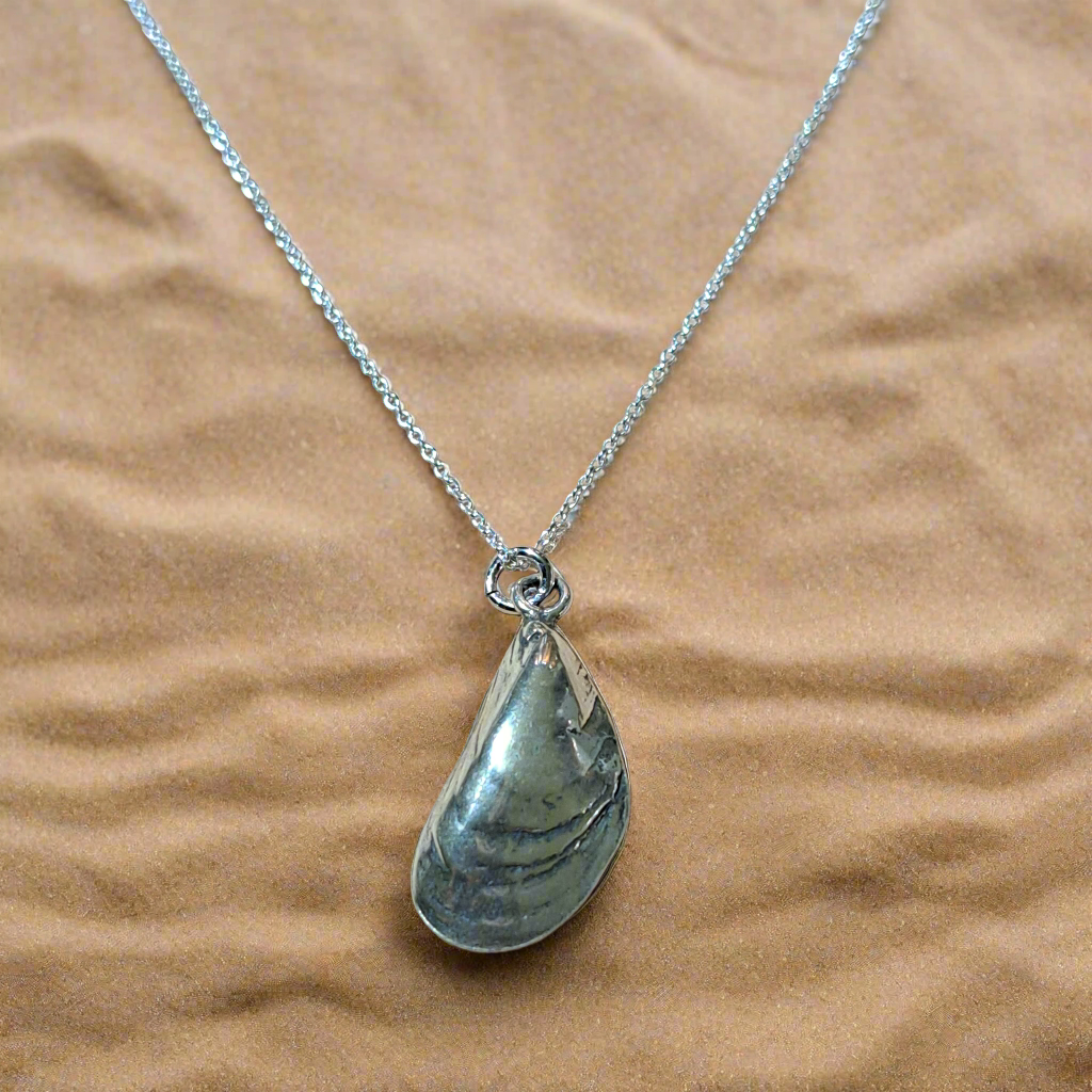 Sterling silver necklace- Mussel (II) - Katerina Roukouna