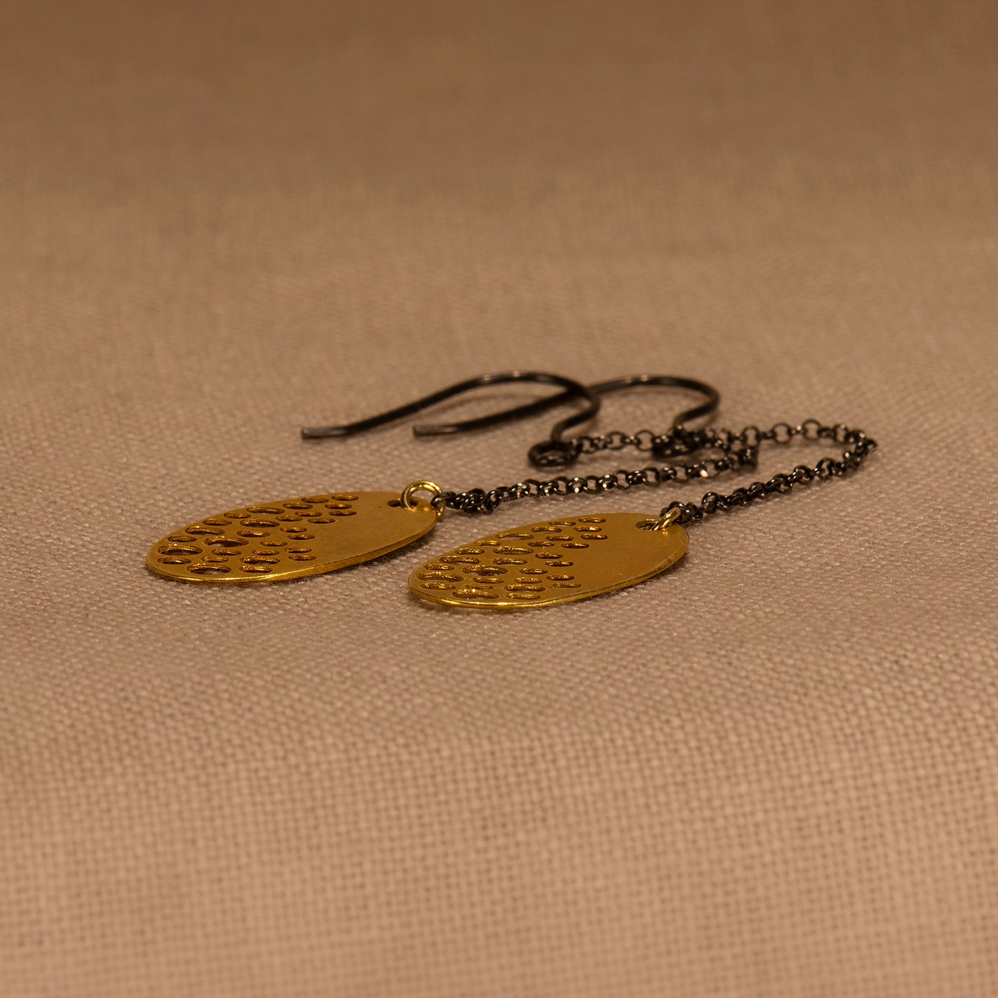 Oval black and gold plated silver earrings - Katerina Roukouna