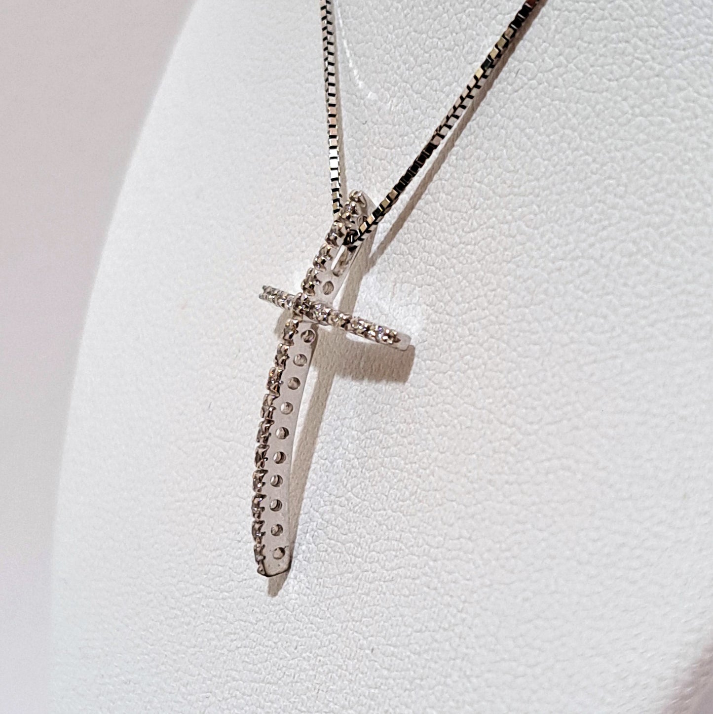 14k White gold cross with zirkons