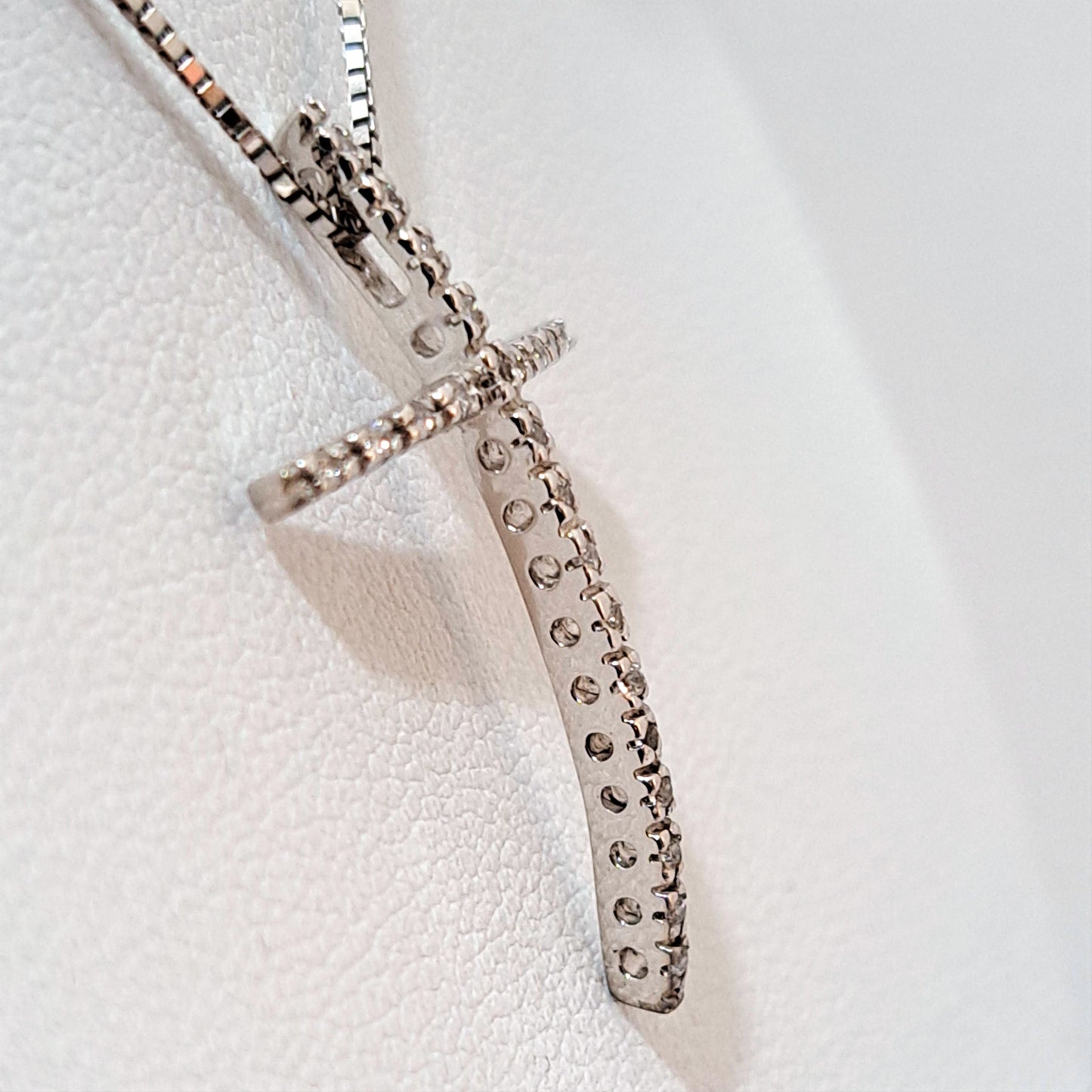 14k White gold cross with zirkons