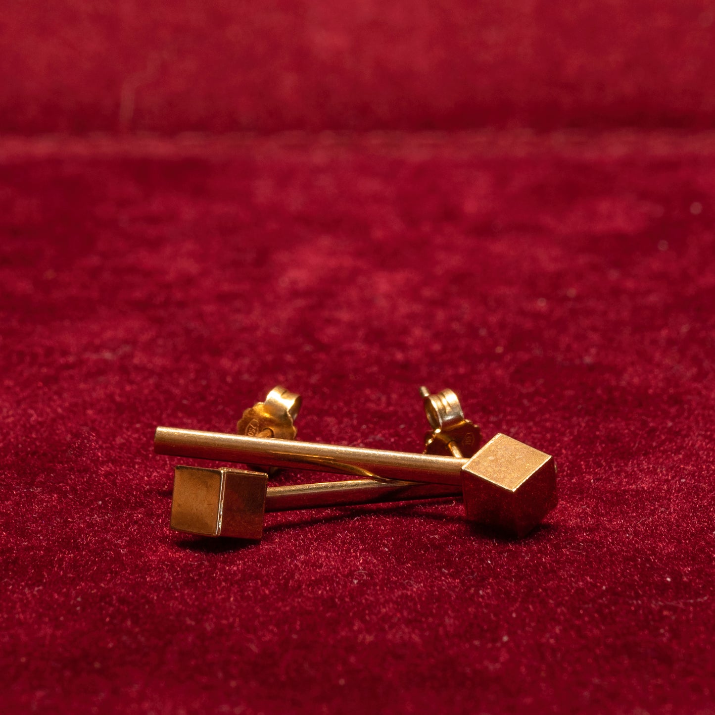 18K Gold earrings-lines with squares