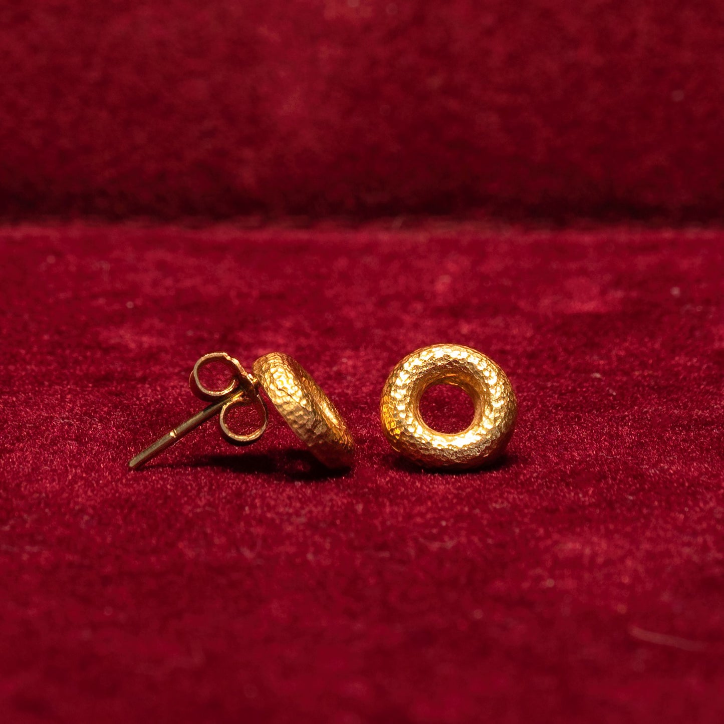 Handmade 18K Gold stud earrings-circles