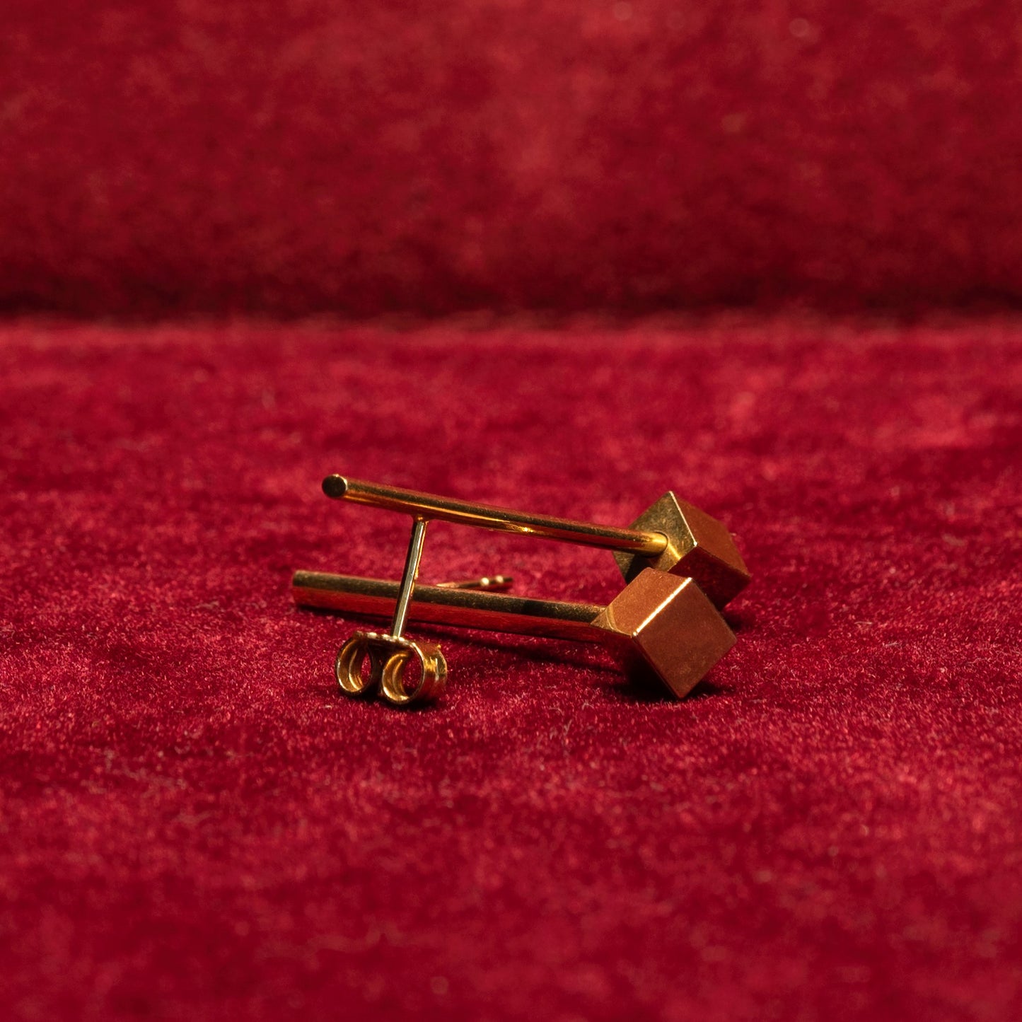 18K Gold earrings-lines with squares