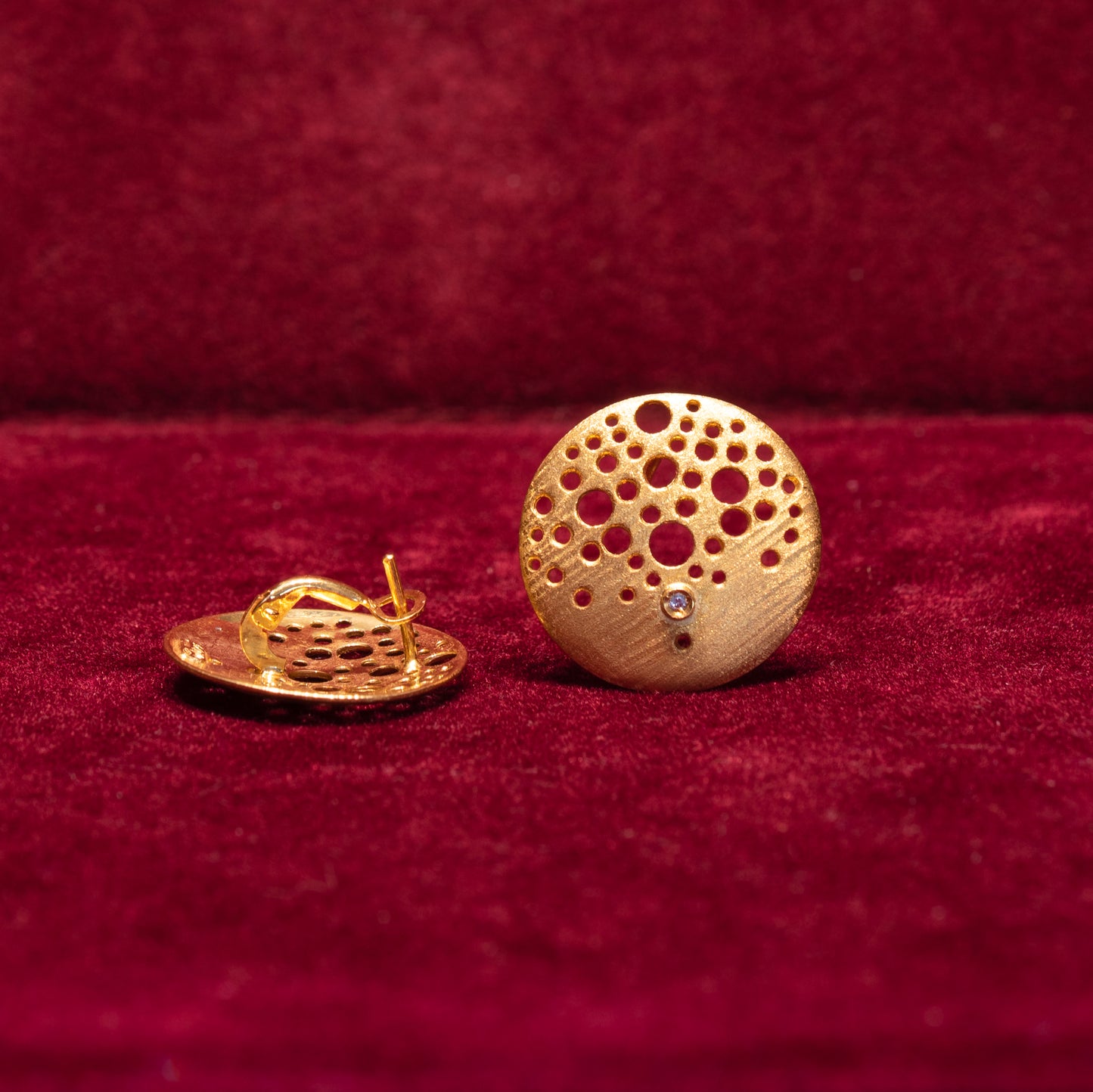Handmade 18k Gold earrings with diamonds
