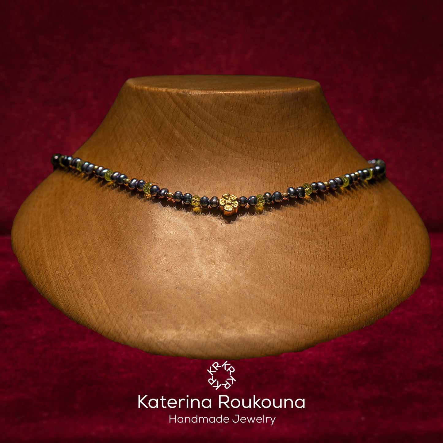 Grey pearls,peridots and 14K Gold necklace - Katerina Roukouna