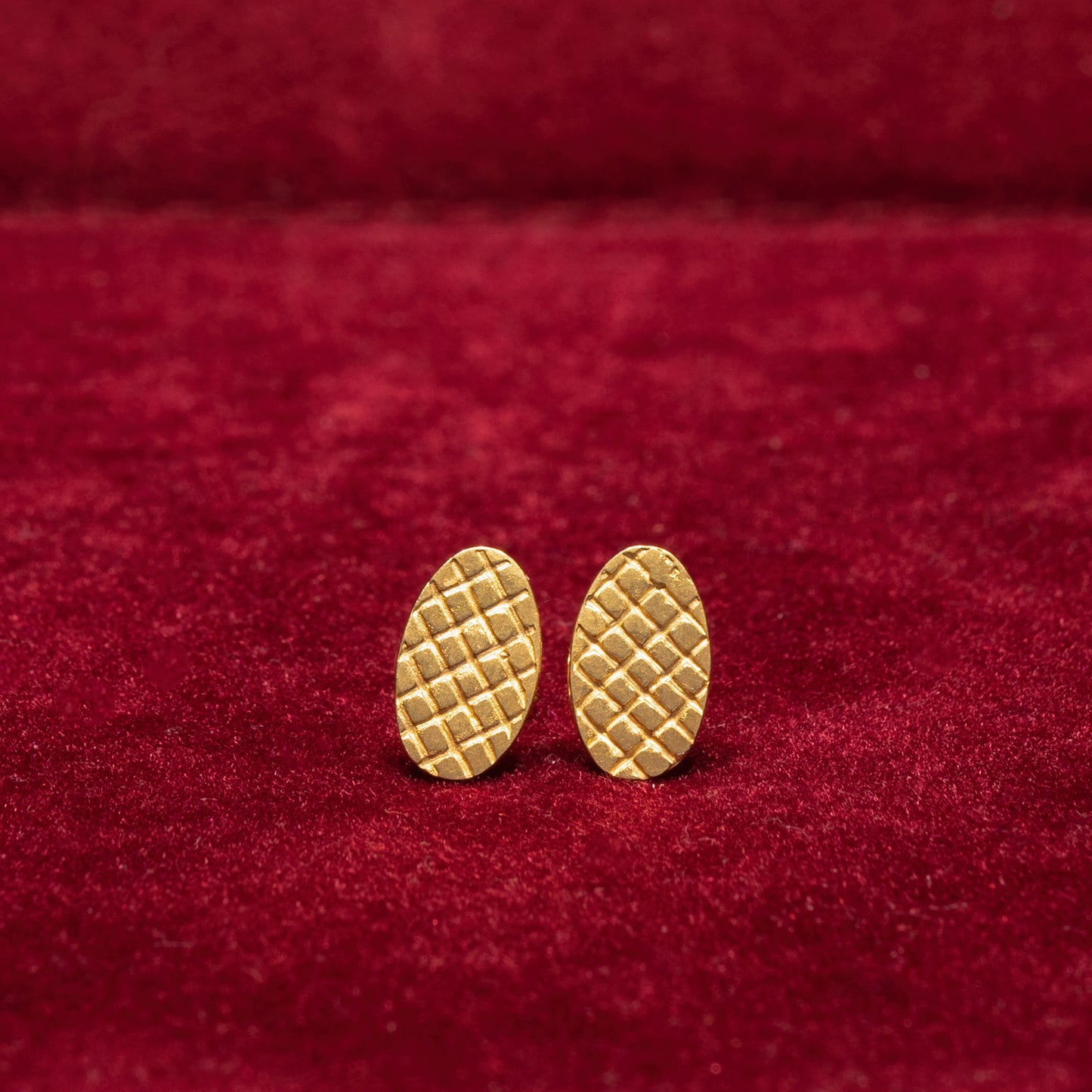 14K Gold oval stud earrings