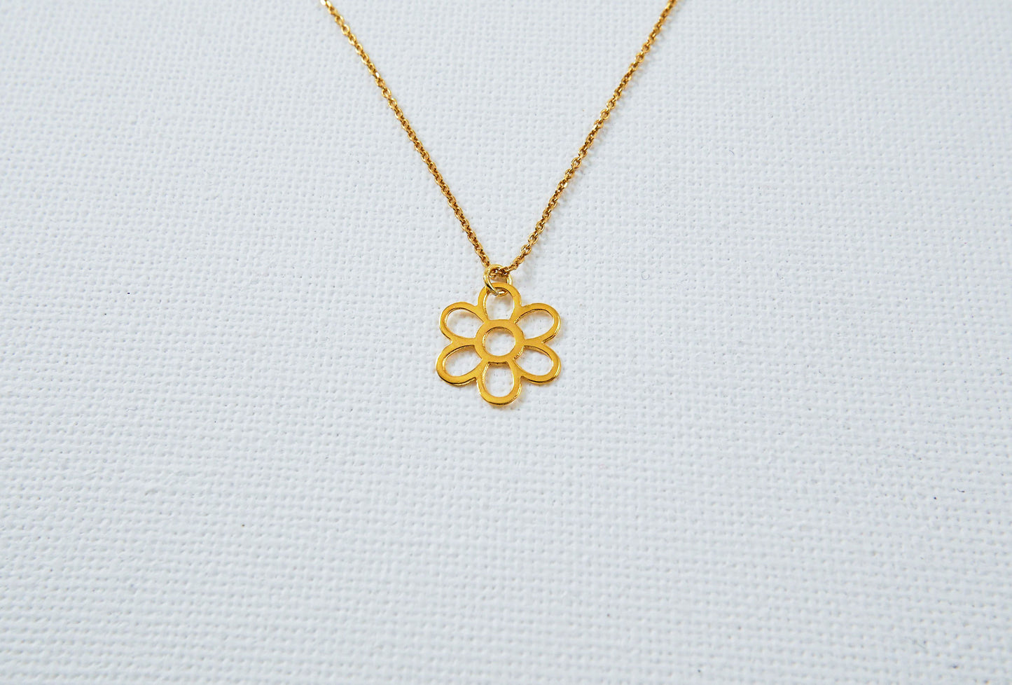 Tiny Marguerite Necklace