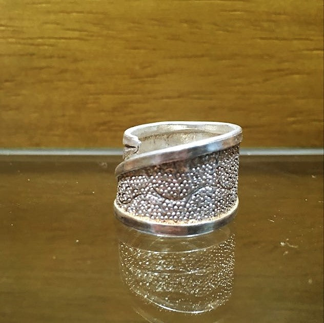 Egraved silver ring
