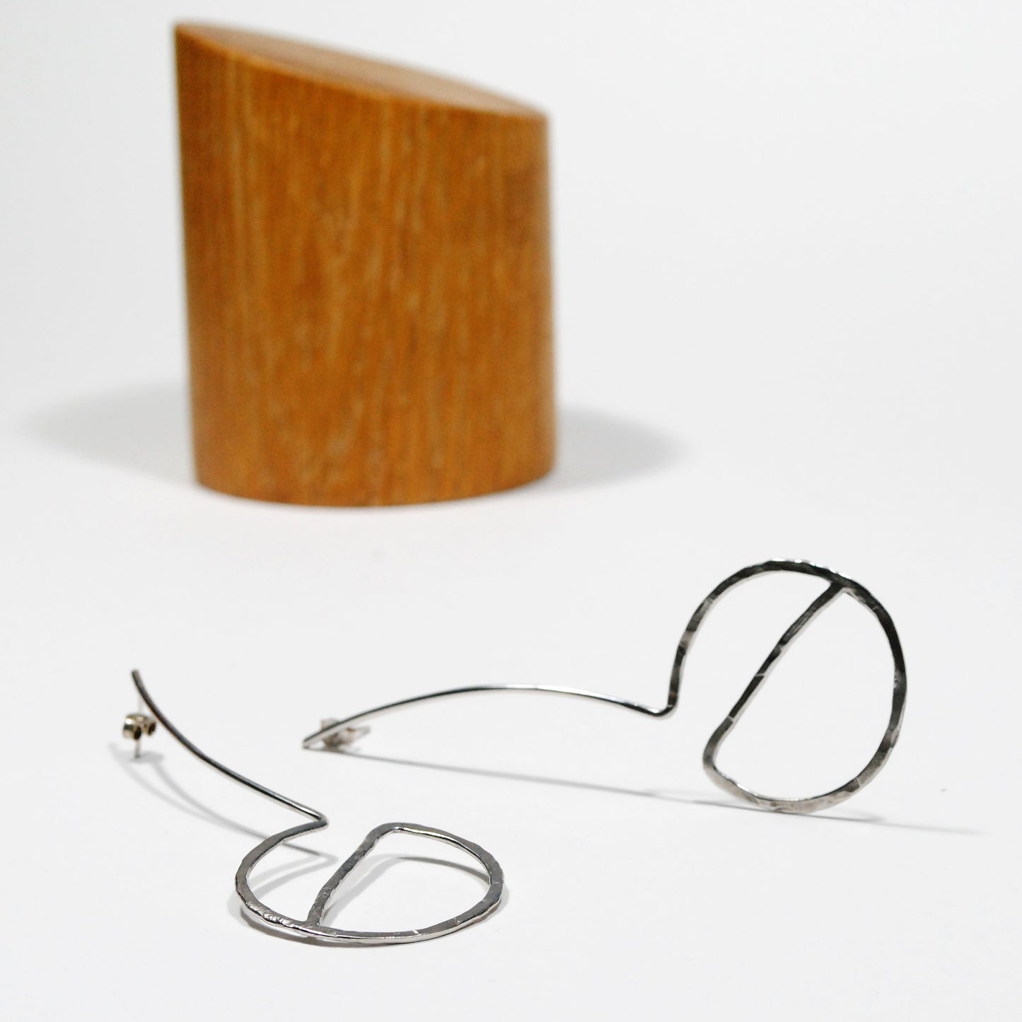 One Line Semi-Circle Silver Earrings - Katerina Roukouna