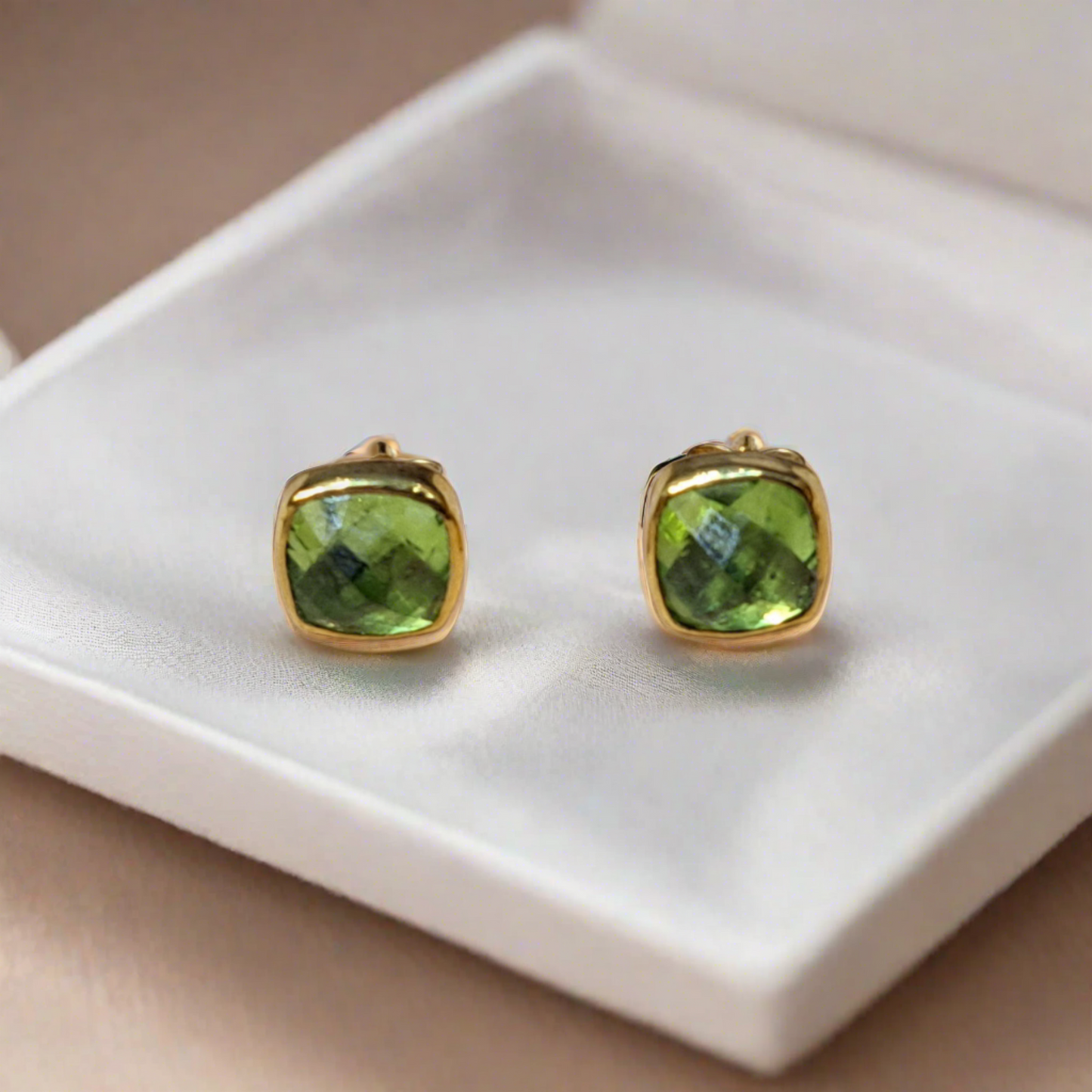 Handmade 18K Gold earrings with peridots