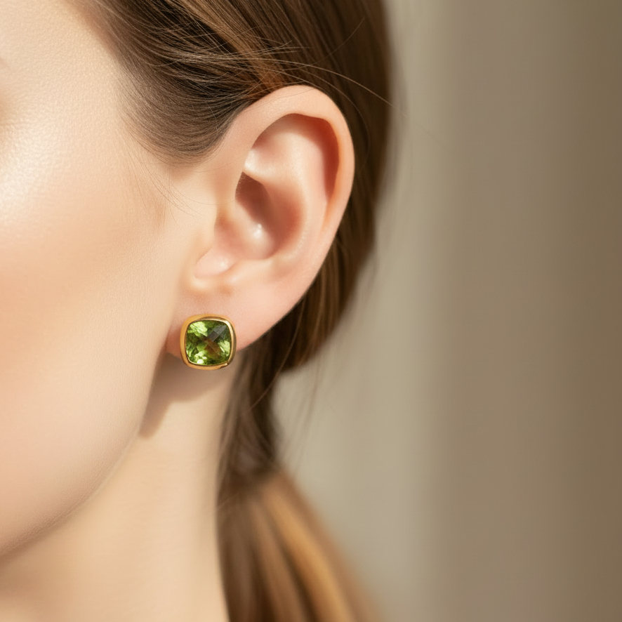 Handmade 18K Gold earrings with peridots