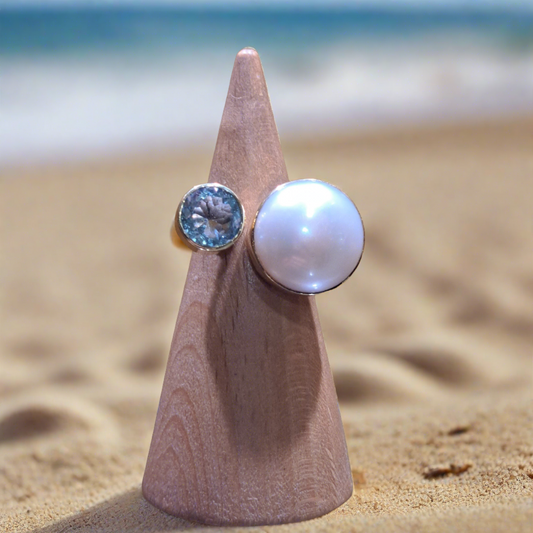 Pearl and aquamarine handmade  ring with 18K gold and silver.