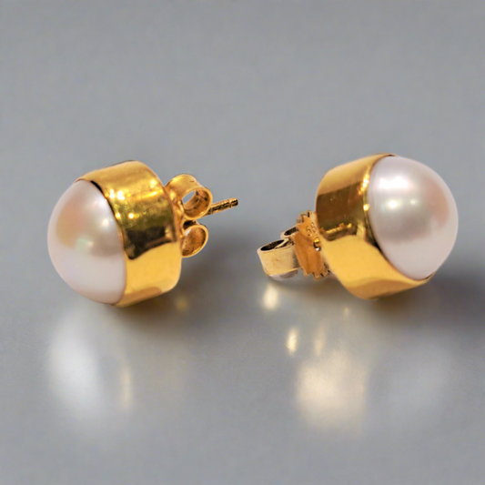 Handmade 18K round earrings with pearls