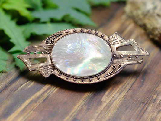 Handmade vintage sterling silver brooch with oval mothel of pearl