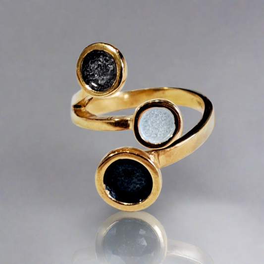 Handmade black and white goldplated silver ring.