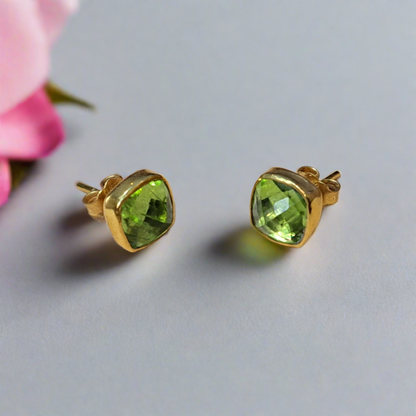 18K gold earrings with peridots