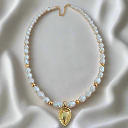 Handmade necklace with pearls and gold plated silver.