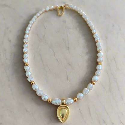 Handmade necklace with pearls and gold plated silver.