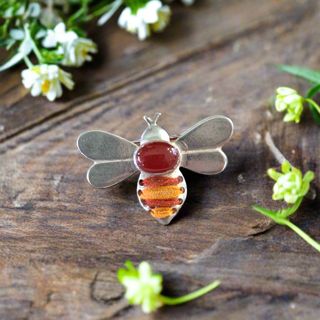 Handmade  bee sterling silver brooch with oval cornelian gem