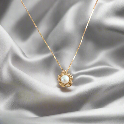 Gold flower pendant with pearl