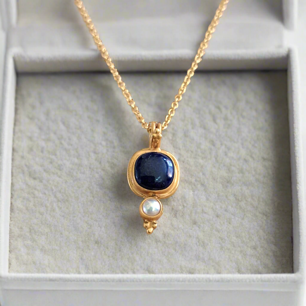 Handmade 18K gold pendant with lapis lazouli and pearl