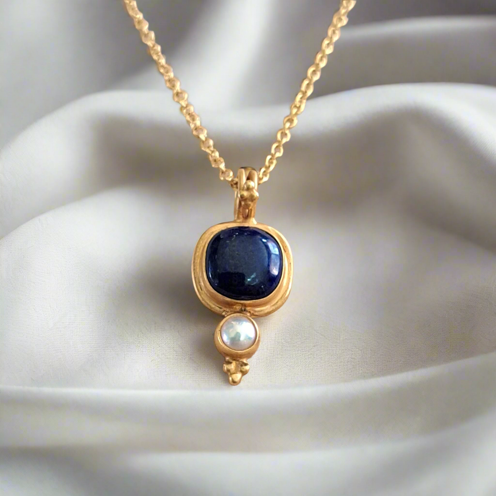 Handmade 18K gold pendant with lapis lazouli and pearl