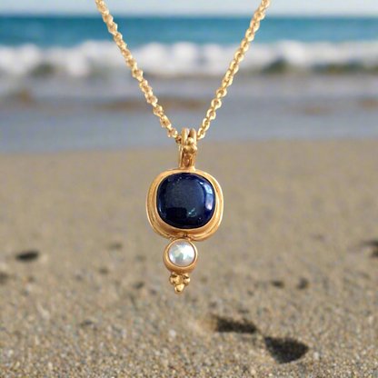 Handmade 18K gold pendant with lapis lazouli and pearl