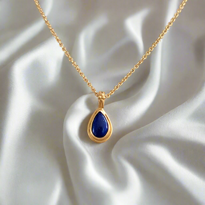 18K Gold pendant with lapis lazouli