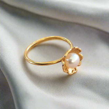 Flower 14K Gold ring with pearl