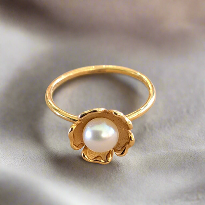 Flower 14K Gold ring with pearl