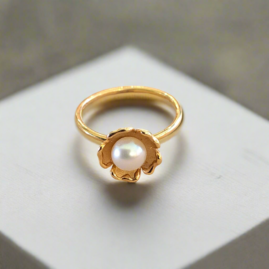 Flower 14K Gold ring with pearl