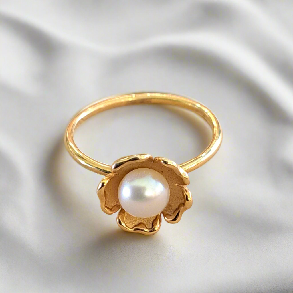 Flower 14K Gold ring with pearl