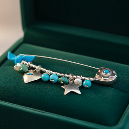Baby pin charm (I)