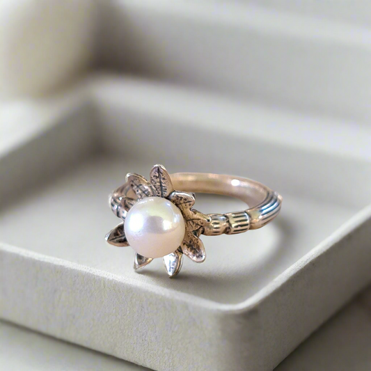 Vintage srerling silver ring with pearl - Katerina Roukouna