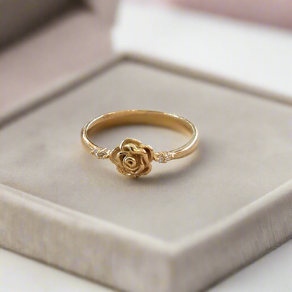 14K Gold flower ring with zirkons