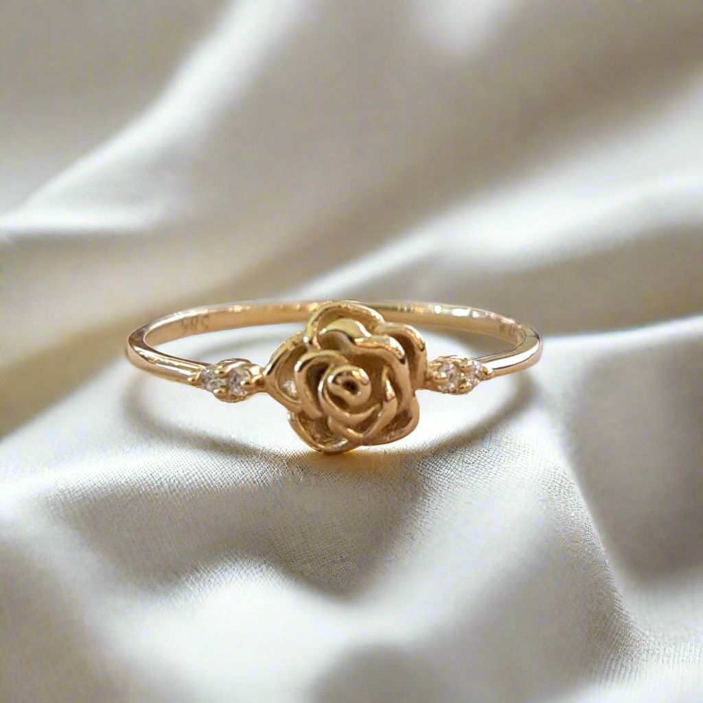 14K Gold flower ring with zirkons