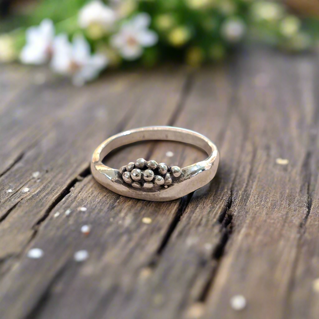 Antique style sterling silver ring