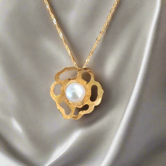 Handmade 14K Gold flower with pearl pendant