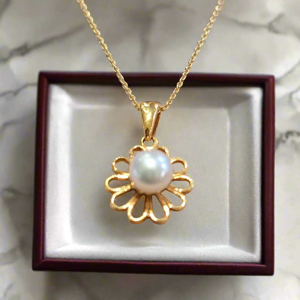 Marguerite with pearl 14K Gold pendant