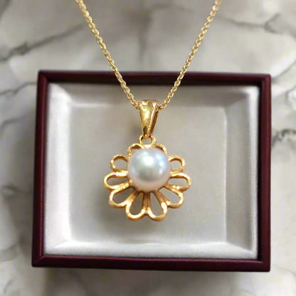 Marguerite with pearl 14K Gold pendant